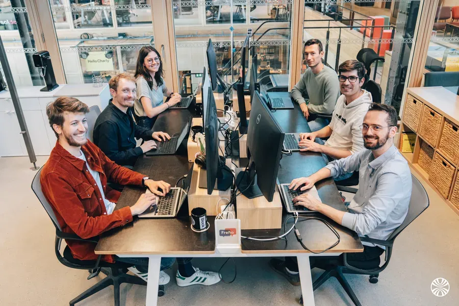 Membres de l'équipe tech et produit de Frello au travail